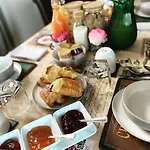 Maison Dix Bed & Breakfast