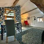 Maison Dix Bed & Breakfast Tusson