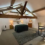Maison Dix 4*