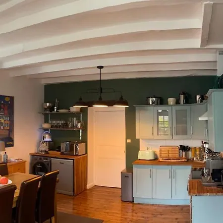 Maison Dix Oda ve Kahvaltı Tusson