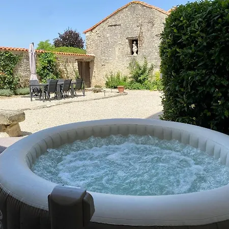 Maison Dix Oda ve Kahvaltı 4*