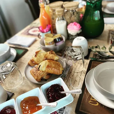 Maison Dix Oda ve Kahvaltı