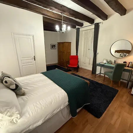 Maison Dix Oda ve Kahvaltı Tusson