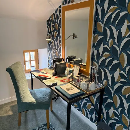 Maison Dix Bed & Breakfast 4*