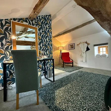 Maison Dix Bed & Breakfast Tusson