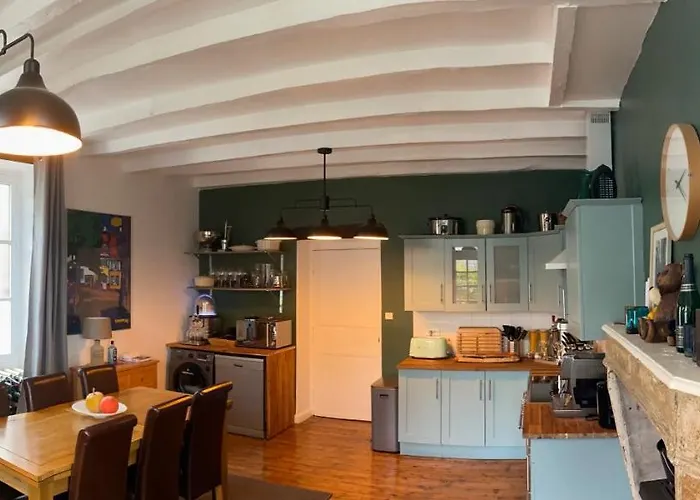 Maison Dix Bed and breakfast Tusson