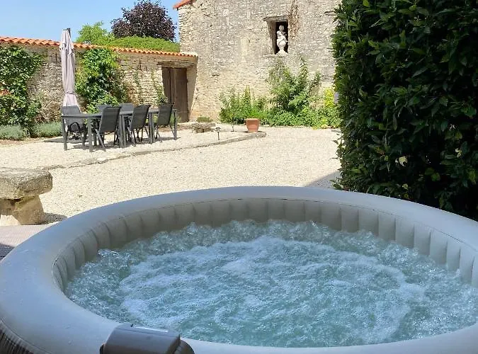 Maison Dix Bed and breakfast 4*