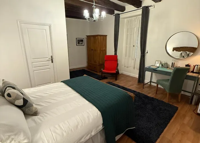 Maison Dix Bed and breakfast Tusson